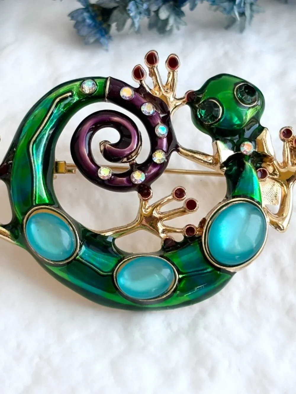 Gecko Lizard Figural Jelly Belly Green Enameled Vintage Inspired Brooch Pin